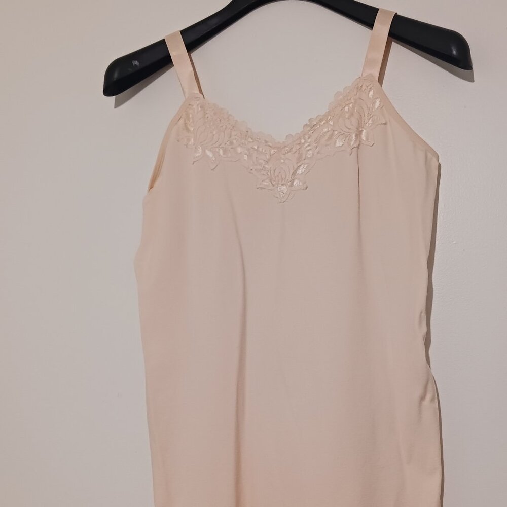 Fig & Blue V-neckline Lace-Trim camisole one size